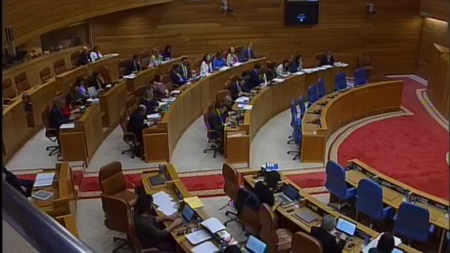 A oposición reclama que se atendan as súas peticións para que Feijóo compareza