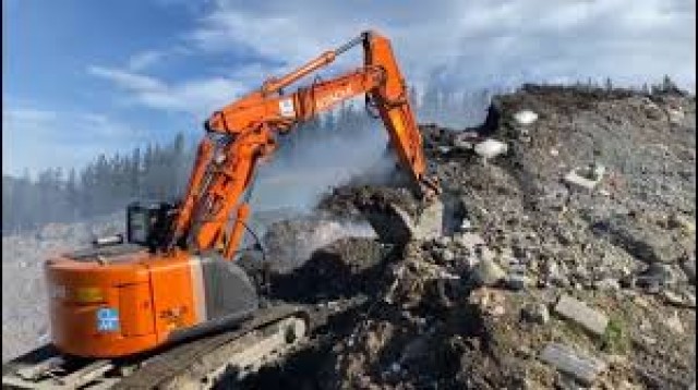 A Ertzaintza detén tres directivos polo derrubamento do vertedoiro de Zaldibar