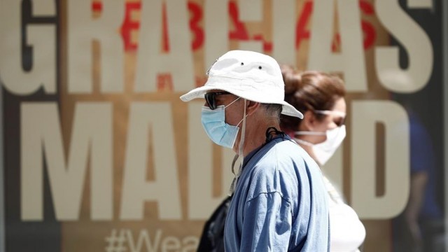 Os novos contaxios en España volven superar os 900 nas últimas 24 horas
