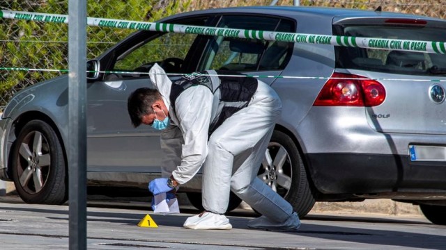 Atopan dous cadáveres con disparos de escopeta no interior dun turismo en Mallorca