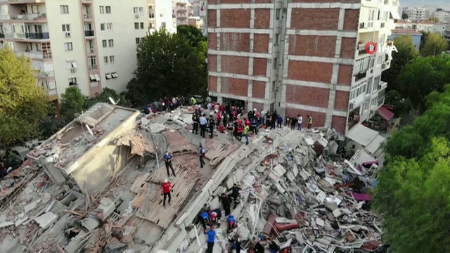 Un terremoto no Exeo causa polo menos 19 mortos, 17 deles en Turquía e 2 en Grecia