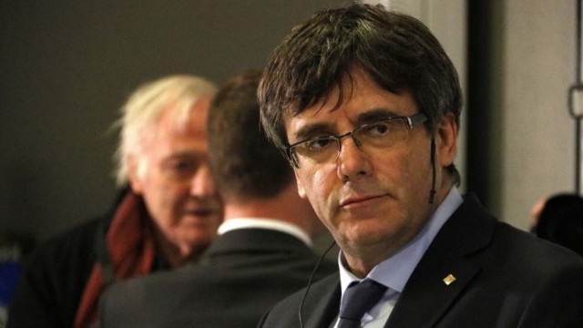 A Eurocámara dá o primeiro paso para levantar a inmunidade de Puigdemont