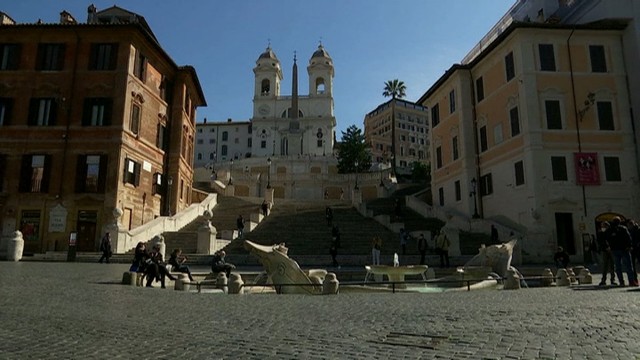 Italia impón test e corentena de cinco días para turistas da UE
