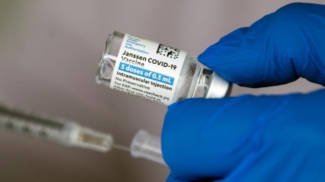 Johnson and Johnson retoma o envío da súa vacina a Europa tras o aval da EMA