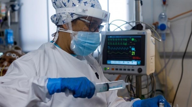 O Sergas notifica dous falecementos por mor da covid−19, 2.415 desde o comezo da pandemia
