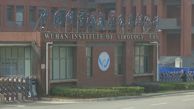 A China acusa os EUA de "manipular" co avivamento da teoría do laboratorio