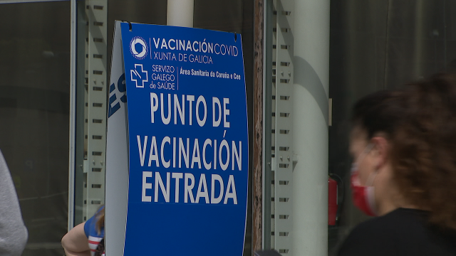 Lugo, Santiago e Ourense prevén acabar de inocular a primeira dose a mozos entre 20 e 29 anos esta semana