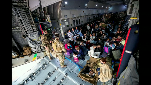 España comeza a acollida de afgáns evacuados con doce peticións de asilo