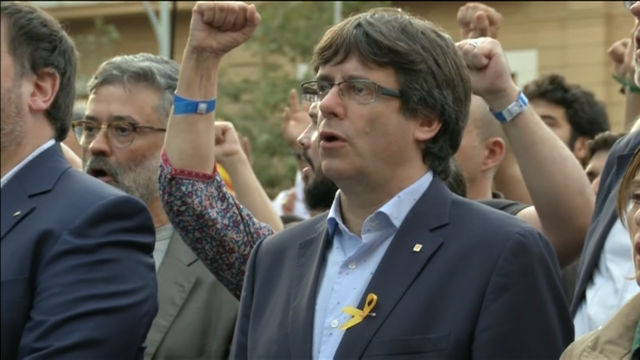 Puigdemont: "Se teño acta de eurodeputado, volvo a Cataluña"