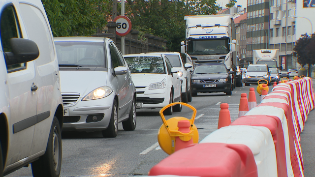 As obras na N-VI dificultan a circulación nos accesos á Coruña