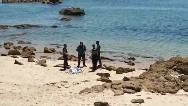 Morre un home mentres paseaba pola praia dos Alemáns en Cangas