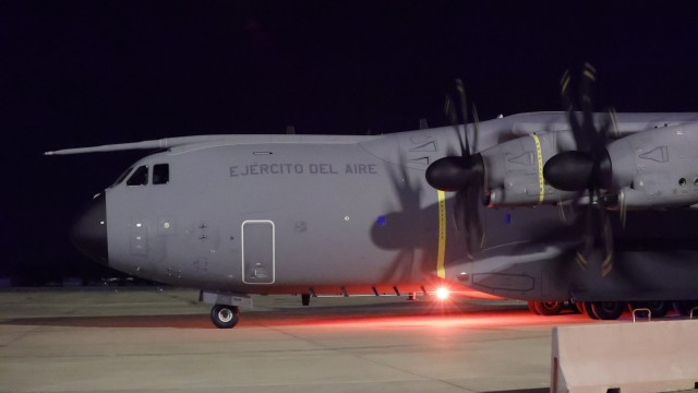 Un novo avión militar voa a Dubai para evacuar o persoal de Afganistán