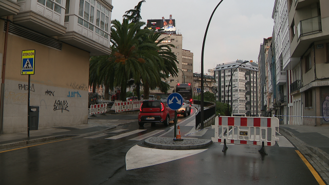 Unha rúa da Coruña leva seis días pechada tras o desprendemento de parte da fachada dun inmoble