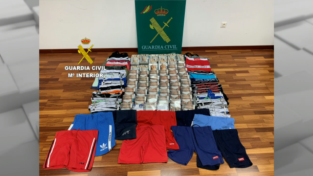 A Garda Civil comisa 300 pezas falsificadas en Teo destinadas á venda en mercados