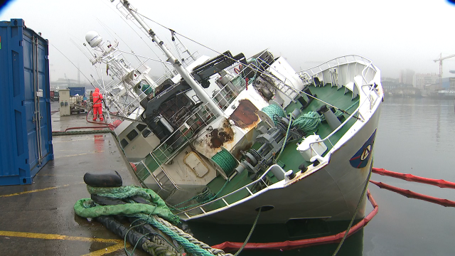 Comezan a refrotar o buque Baffin Bay
