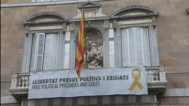 Torra desafía a Xunta Electoral e mantén os lazos amarelos na Generalitat