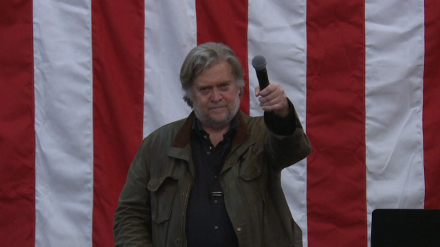 O ex-estratego de Trump Steve Bannon, detido por defraudar doantes para o seu muro