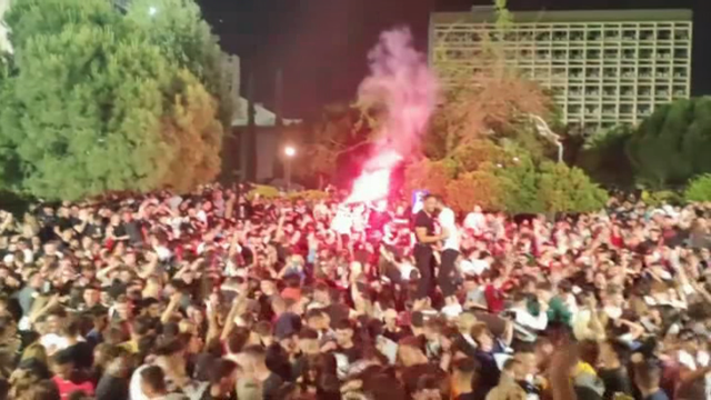 Festa multitudinaria en Grecia xuntou máis de tres mil estudantes