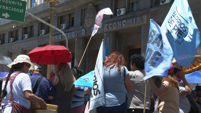 O retroceso da economía arxentina continúa en máximos históricos