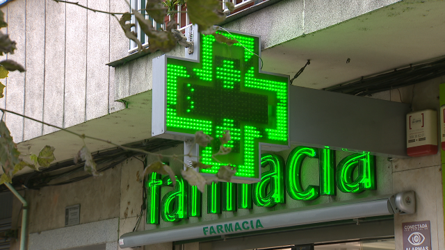 Atracan cunha pistola unha farmacia en Ourense