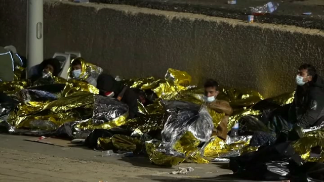 Chegan máis de dous mil migrantes á illa de Lampedusa