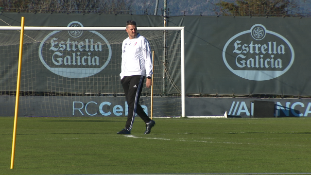 Óscar García dirixe o adestramento do Celta tras a parada