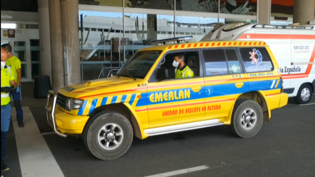 Sobe a un avión sen coñecer o resultado do seu PCR e provoca a corentena de 14 pasaxeiros