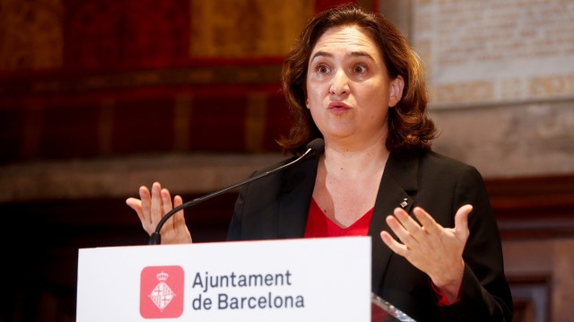 Colau fala con Sánchez e pide que lle colla o teléfono a Torra, aínda que sexa para discrepar