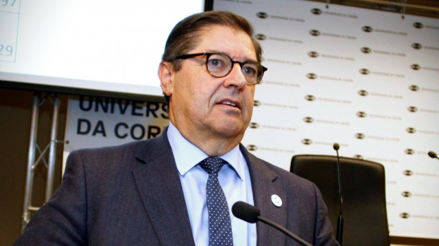 Julio Abalde é reelixido reitor da Universidade da Coruña
