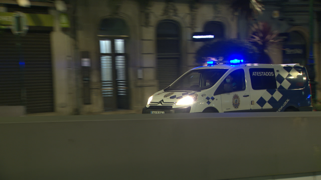 Deteñen un home por golpear a súa parella nun bar de Vigo