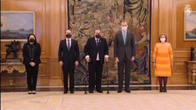 O rei ofrécelles unha cea de honra aos presidentes de Guatemala e da República Dominicana