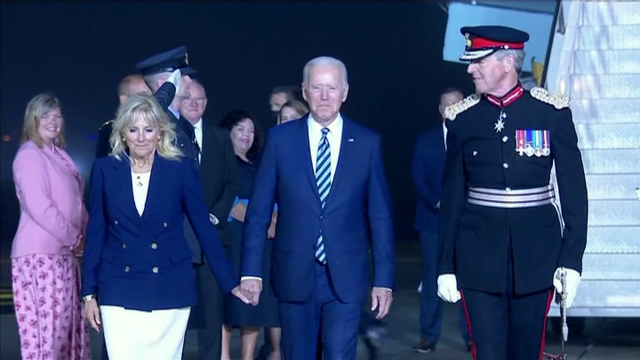 Biden chega ao Reino Unido para reunirse con Johnson e participar no cumio do G7