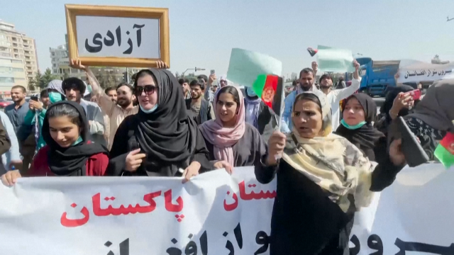 Os talibáns ilegalizan as manifestacións de mulleres contra o novo réxime afgán