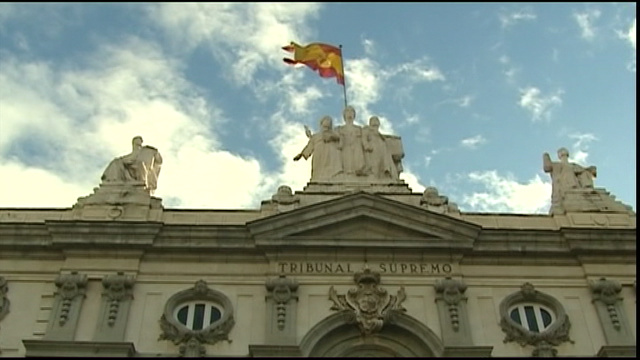 O Supremo confirma que enviar unha foto de alguén espido sen permiso é delito