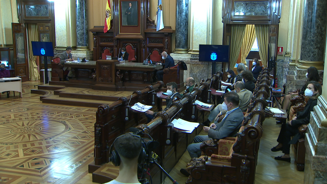 O pleno do Concello da Coruña urxe o Goberno a licitar a conexión ferroviaria co porto exterior