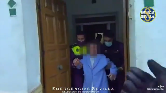 Rescatada unha muller de 98 anos tras o incendio da súa vivenda en Sevilla