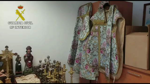 Dúas das tallas atopadas na casa do exsancristán de Vilanova proceden dun roubo