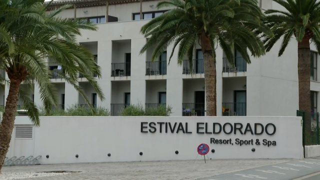 Deteñen un menor de 17 anos en Tarragona acusado de arrincarlle os ollos ao traballador dun hotel