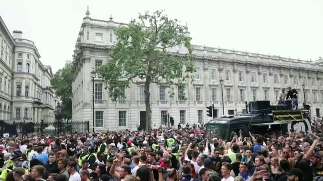 Protestas contra o Goberno de Boris Johnson polas restricións anticovid−19