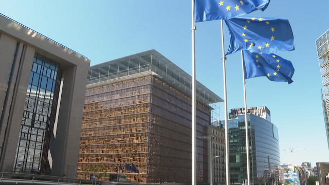 O Eurogrupo aproba a reforma do MEDE e adianta o cortalumes bancario