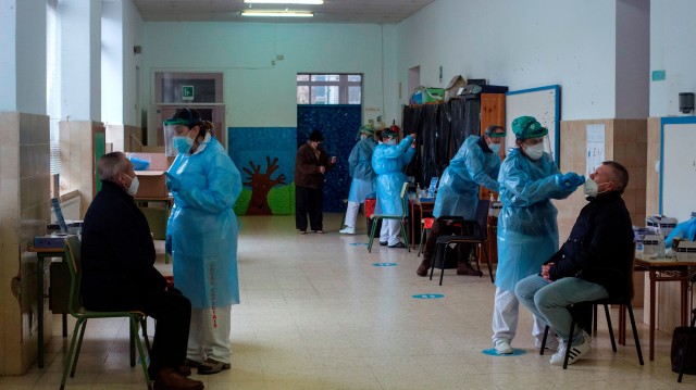 Sanidade anuncia dous cribados para 1.600 persoas en Ferrolterra