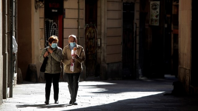 A Generalitat de Cataluña estuda pechar bares e restaurantes ata final de mes