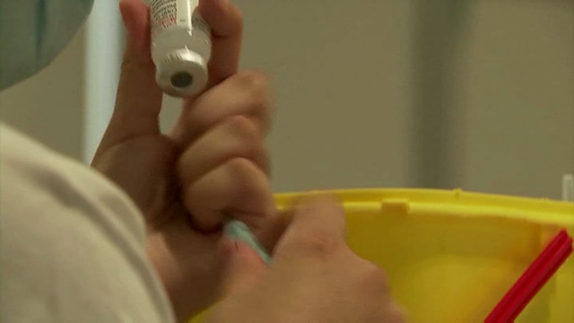 As farmacéuticas proban as vacinas contra a covid−19 en menores