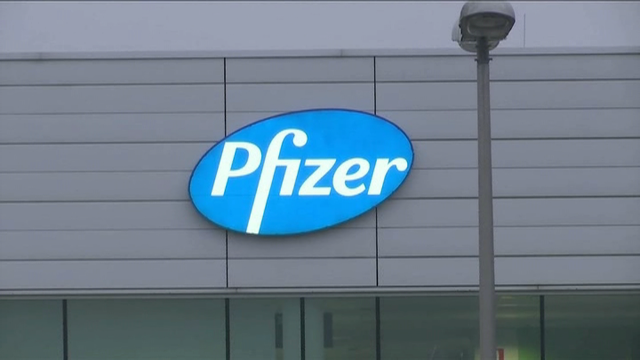 A farmacéutica Pfizer rebaixa á metade o número de doses que tiña previsto elaborar neste mes