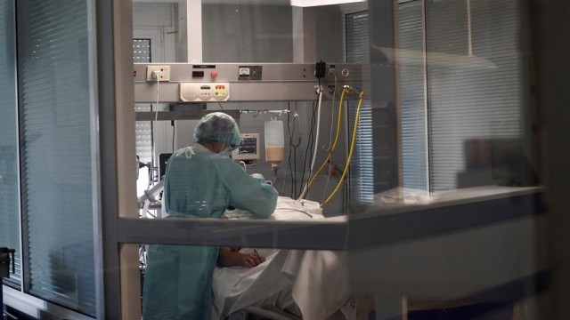 Dúas mortes elevan a 2.331 os falecidos por covid−19 en Galicia