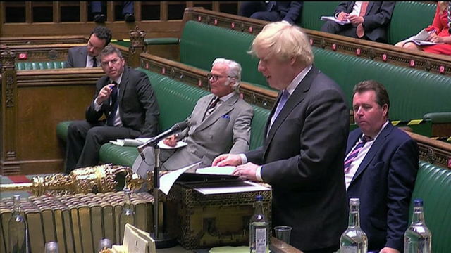 Johnson dá luz verde á reapertura de pubs, restaurantes e hoteis en Inglaterra