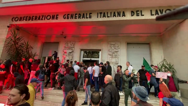 Graves protestas en Italia contra a obriga do certificado COVID no traballo