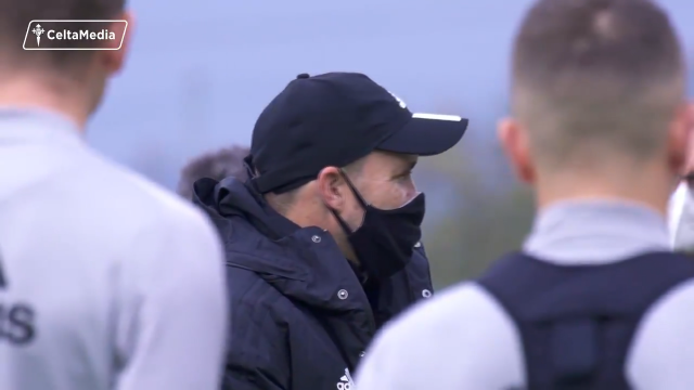 Eduardo Coudet non poderá sentar no banco este sábado no Sevilla-Celta