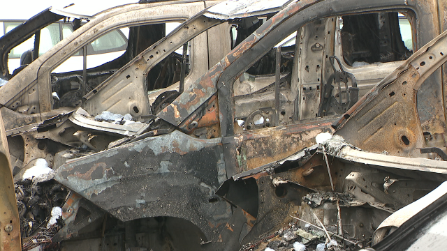Absolven o xefe e dous empregados da pirotecnia dos fogos de Bouzas que incendiaron coches de PSA