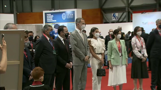 Os reis inauguran Fitur, onde evitan pasar polo pavillón de Marrocos